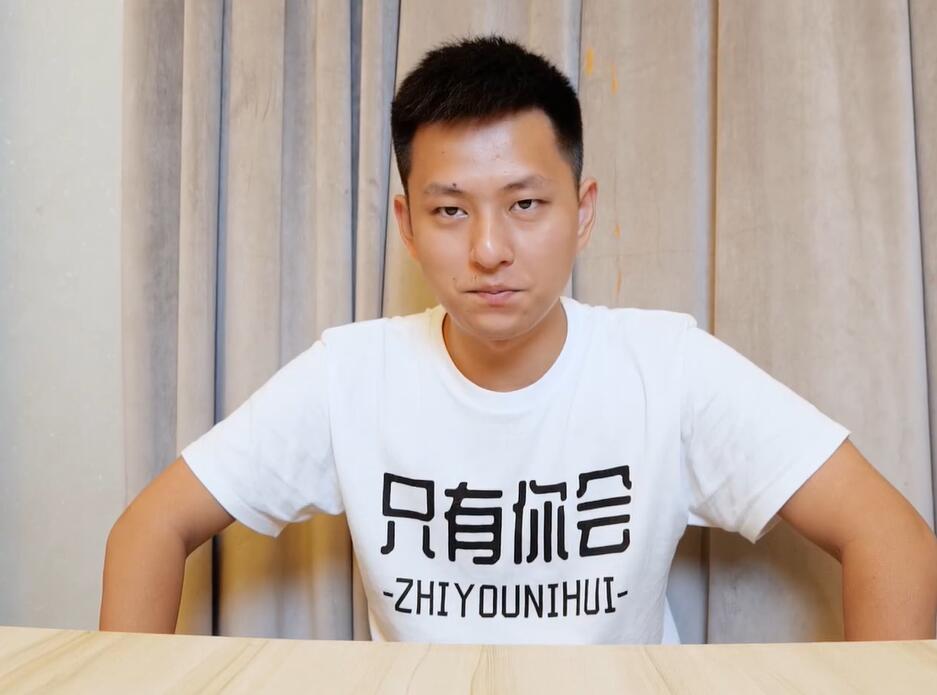 敬汉卿再次挑战吃辣极限,准备4罐超辣调料,嘴直接肿了_腾讯新闻