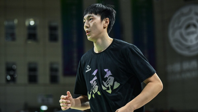 胡明轩沉默4天!中国男篮7大巨星发文表态,23岁小将恐遭姚明制裁