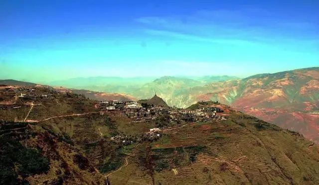 云南61"村光"正好丨东川 汤丹:这里的"天路"何止十八弯|汤丹镇|东川