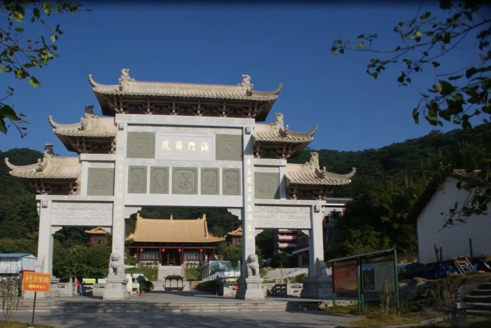 华峰寺始建于唐中宗神龙元年(705年)后几度废兴清康熙二十一年(1682年