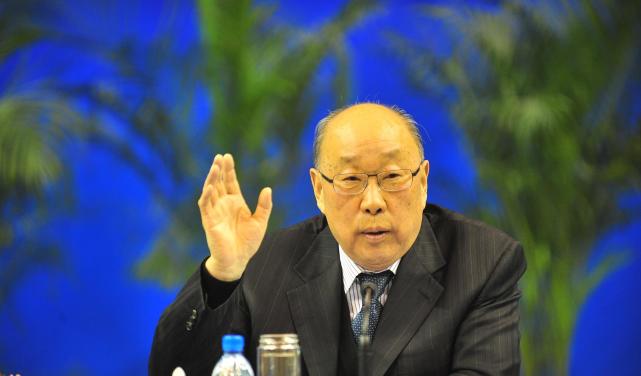 双汇父子:81岁万隆废了52岁"太子爷"后,默许30岁孙子上位!|万洲国际|