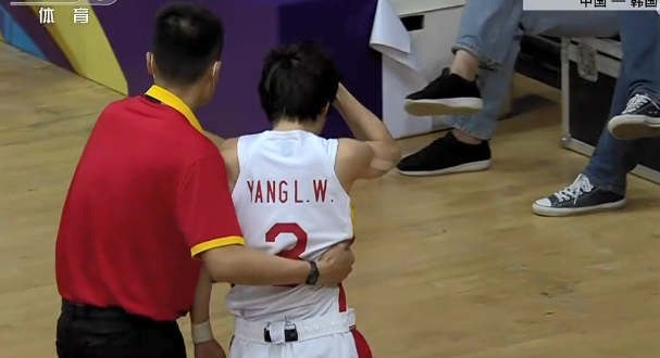 两节狂胜25分!中国女篮打爆韩国,李月汝13 9,对手直接拦腰抱她
