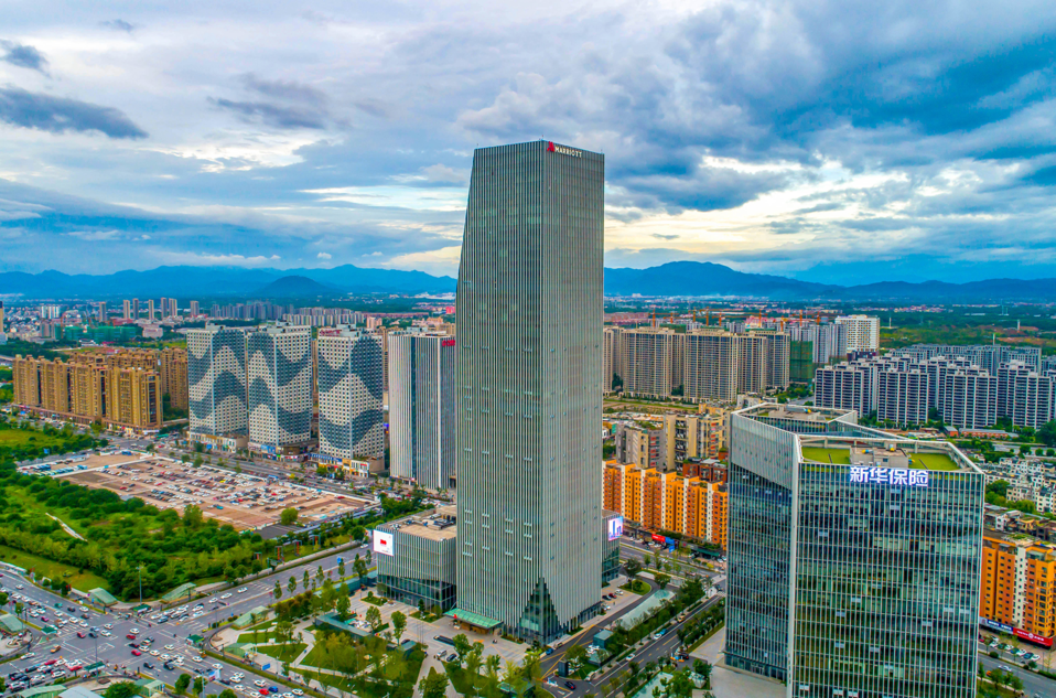 7米的高度刷新了金华市区的"身高"纪录,为金东再添一座标志性建筑.