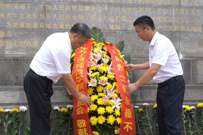 当日上午,在党委书记陈洪生,党委副书记,校长詹世友的带领下,学校党政