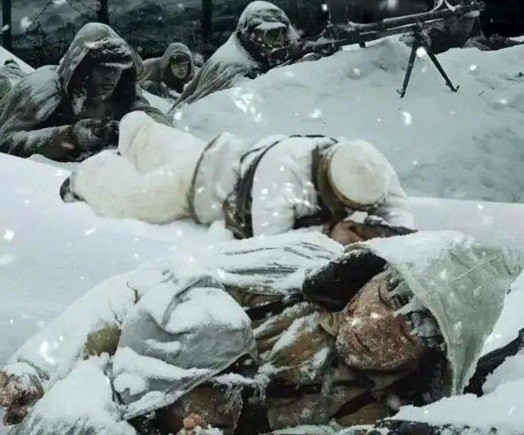 长津湖上的冰雕连129名战士被冻成冰雕仍保持战斗姿势