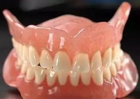 假牙应该怎样护理转给家里的老人