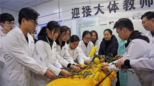 那些捐獻解剖的遺體們在使用過後最終歸宿是什麼