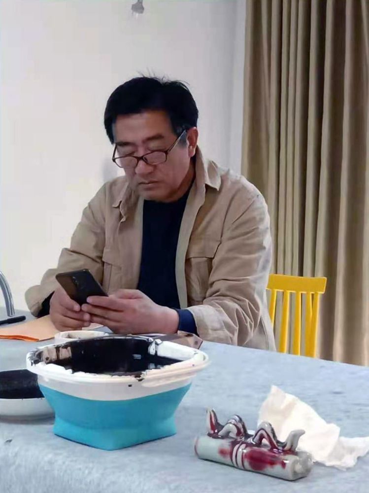 梁崇文,现为中国书法家协会会员,就读于清华大学全国