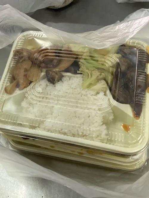 传递西湖温情的12桶凉茶,200份绿豆汤,120份盒饭,原来是这样来的