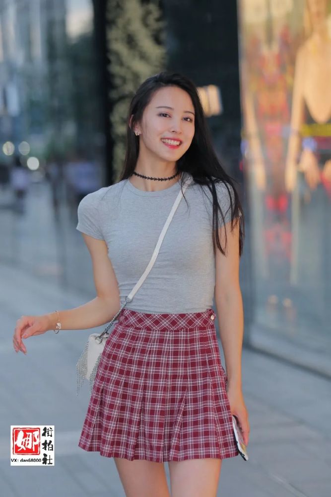 就喜欢爱笑的小姐姐