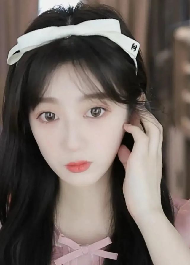 受到无数水友追捧人美声甜身材火辣来自yy娱乐的沈雨萱这位女主播就是