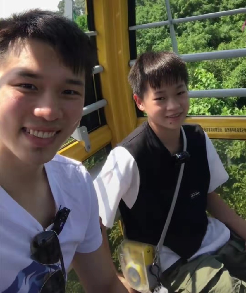 全红婵陈艾森游玩不忘专业给老虎跳水打10分缆车上探讨翻几周