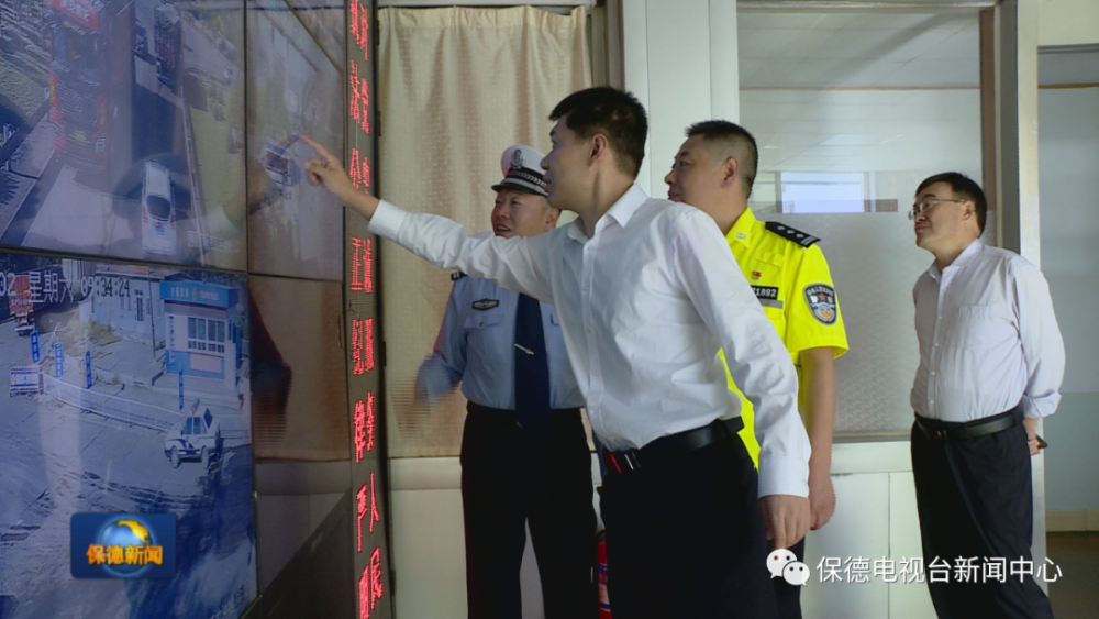 10月2日,县委常委,政法委书记郭飞飞检查国庆假期社会面管控和道路