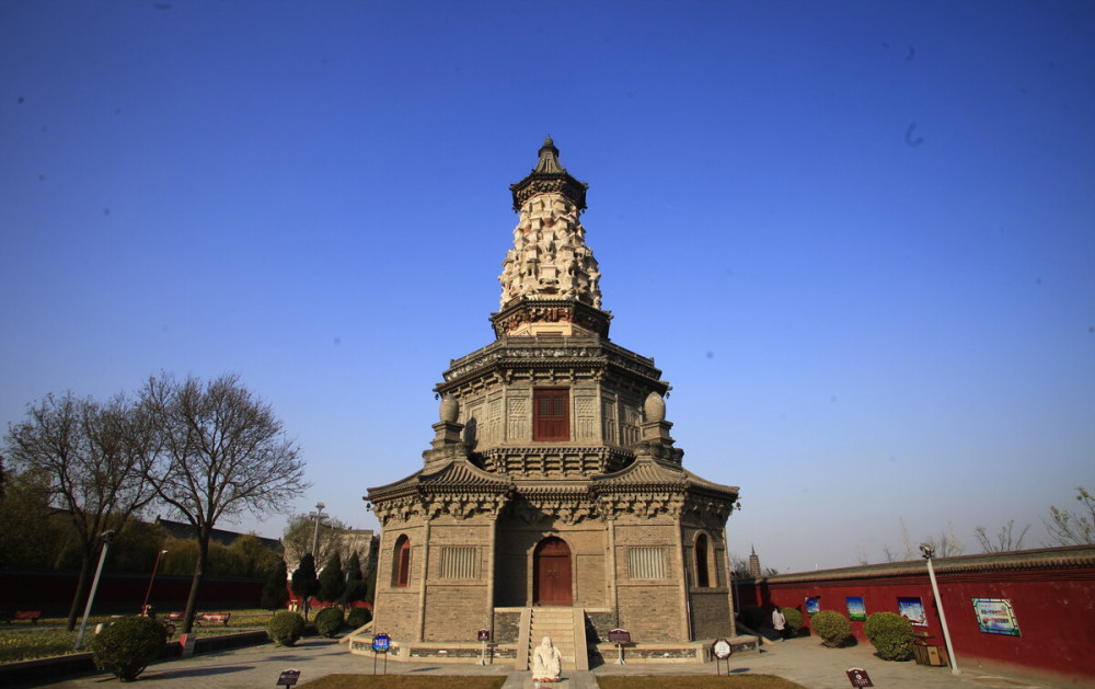 天寧寺凌霄塔 國保·第三批天寧寺始建於唐代,是一座佈局嚴謹,規模較