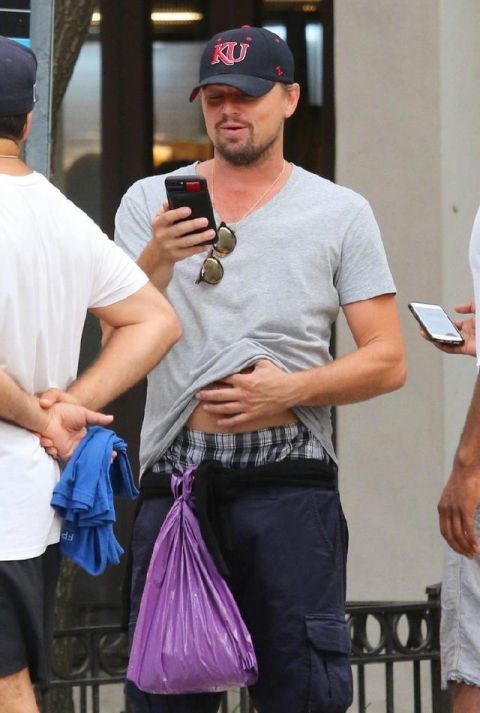 近日,有网友总结了"小李子"莱昂纳多·迪卡普里奥近27年来的颜值变化