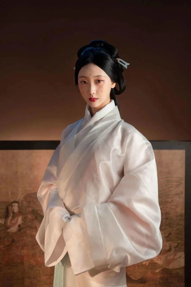 西汉马王堆汉墓出图文物复原款汉服"尔雅"晋制汉服"半面妆"裙子为8破