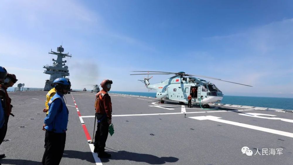 "已经服役21年的机电部门舱段区队长张益成总会跟我们聊起,他亲眼见证