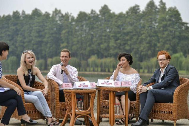 非诚勿扰美女排行榜_她是非诚勿扰最美女观众,因被镜头扫到爆红,后进娱乐圈当演员