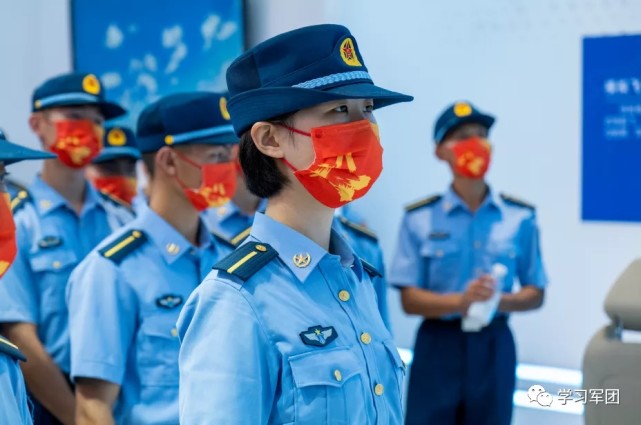 清华遇上空军蓝双学籍飞行学员逐梦蓝天