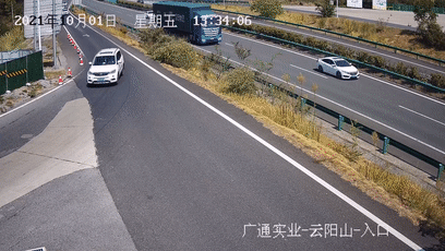 惊魂 10月1日13时许 舒某驾车驶入 泉南高速云阳山服务区入口匝道时
