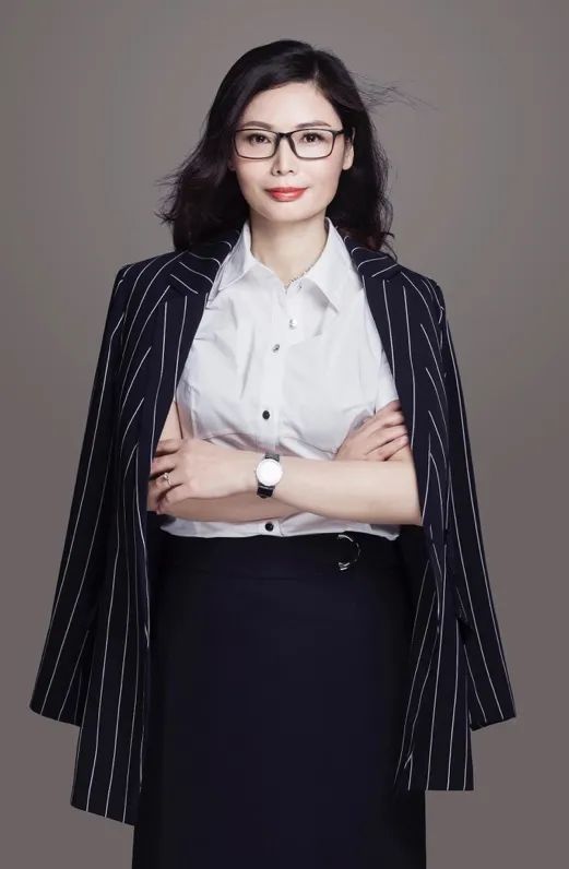 昔日优秀女律师被控与官员丈夫共同受贿超千万