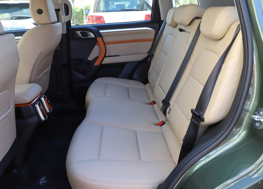 内部:你可以在这辆车上感受到,这辆车的内饰还可以.