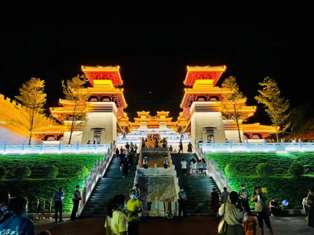 快来小编带你一起快乐游玩宁明花山