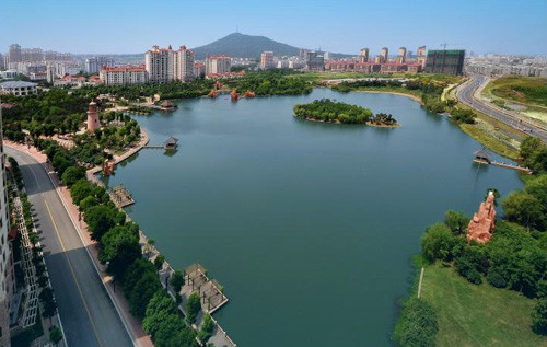 有如翠微西园,翠微南园等等回迁房,也有如明珠湖畔等房龄超过十年的