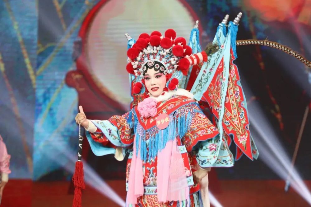 罗梦晓vs赵俊英第一组参赛选手京剧演员 果菁中国戏曲学院博士 李佳秋