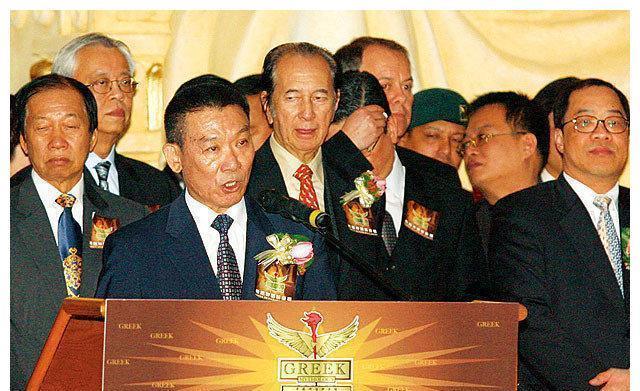 街市伟在别人的引荐下就认识了叶成坚.