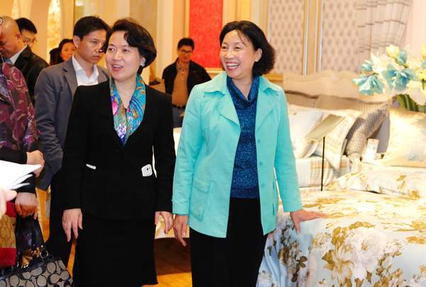 里,他本人是高中学历,但就是这样高中学历的人日后一手创建了富安娜