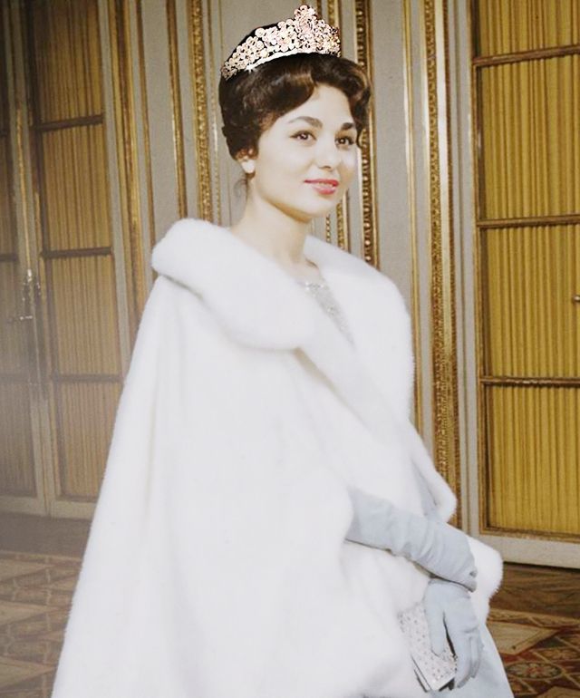 最后岁月伊朗末代国王携美貌妻子自驾专机离境