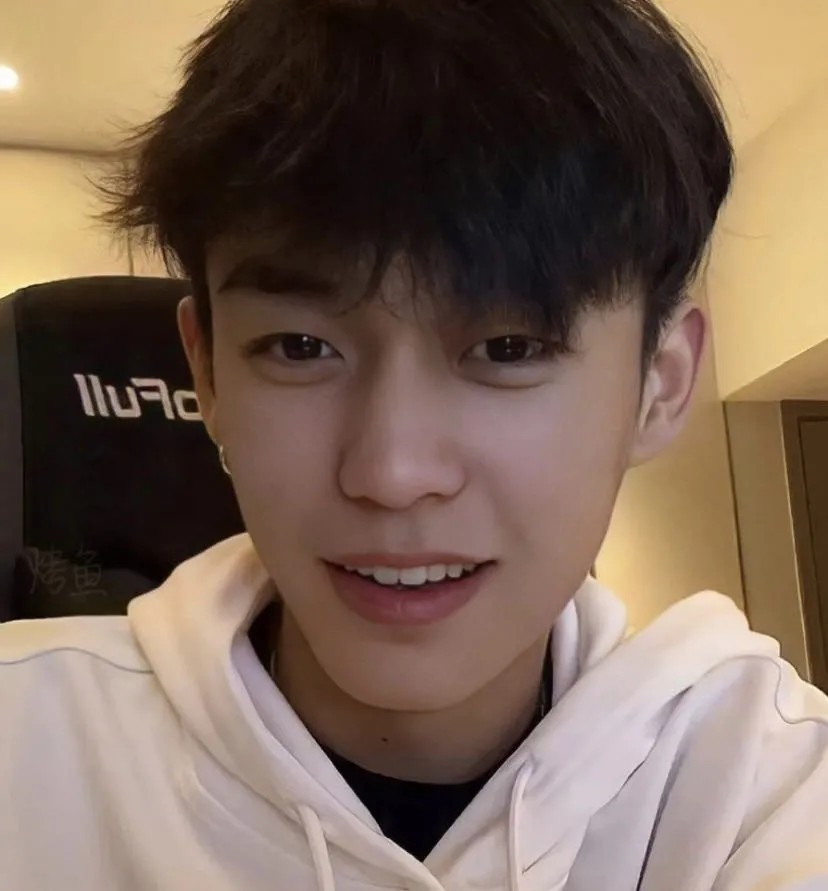 2021/10/3 余庆伟头像