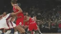 艾弗森 NBA8大拉杆狂魔：科比拉杆躲4人SS级，乔丹当之无愧SSS级拉杆王
