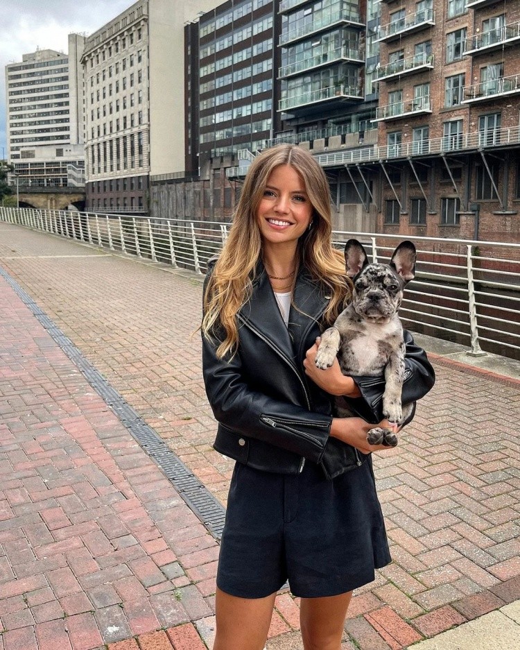 社交秀菲利克斯女友秀身材莫拉塔迪巴拉两家合撒狗粮