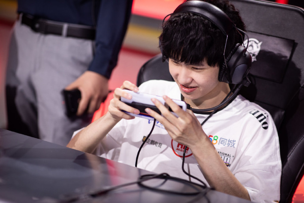 初晨各项数据在s组打野中垫底一诺力压花海ag该换野王了