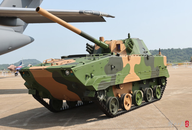 空投型履带120毫米迫榴炮装甲车.多弹种攻击直升机.