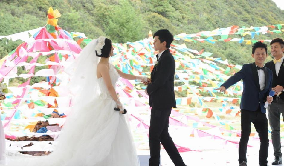 9月26日,谢娜与张杰在云南香格里拉举行婚礼,6年后张杰宣布谢娜怀孕的