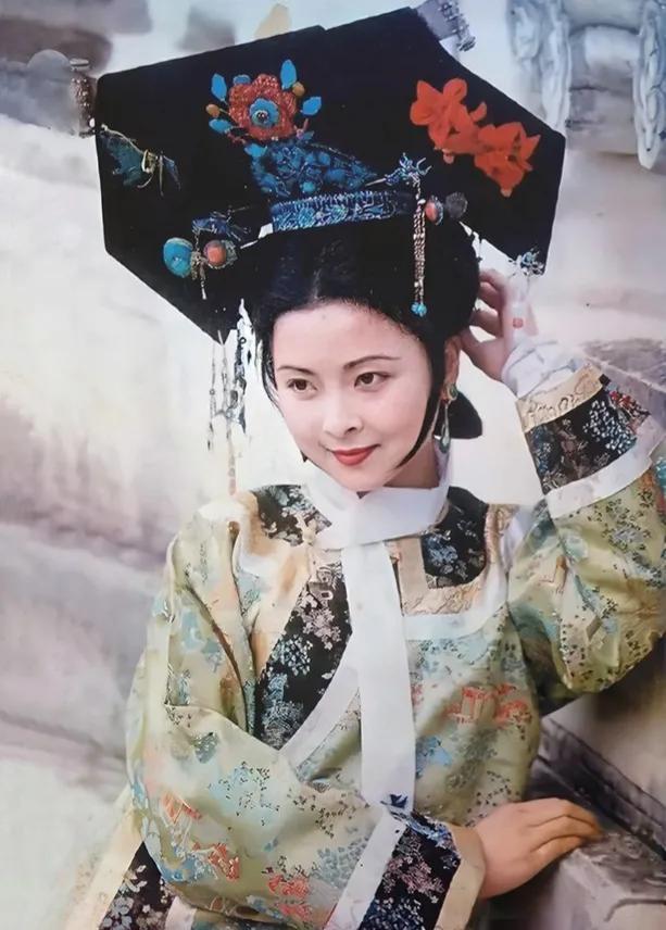在周洁的人生中,说到她的成名作,不得不提到电影《垂帘听政》和《火烧