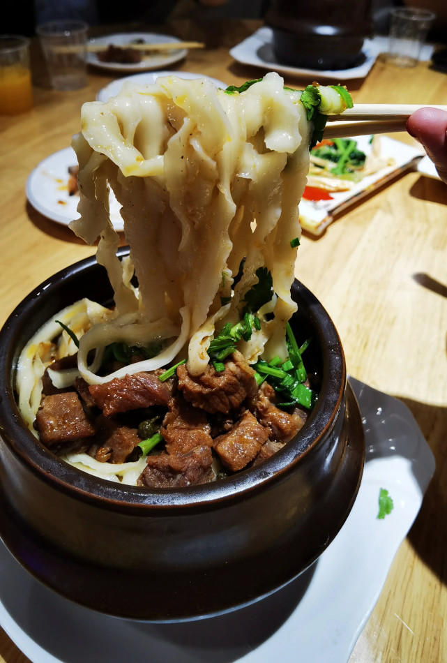 郑州美食:瓦罐牛肉面