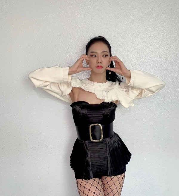 blackpink金智秀jisoo因下半身太粗而引起讨论和批评