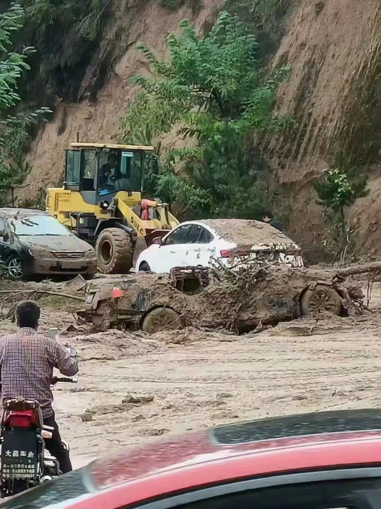 平凉市灵台县境内达溪河水位持续上涨发生超百年一遇洪水