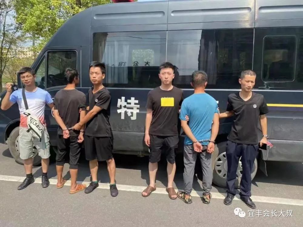 上高2名男子国庆期间专门砸车窗玻璃盗窃财物,警方将他们抓获归案!