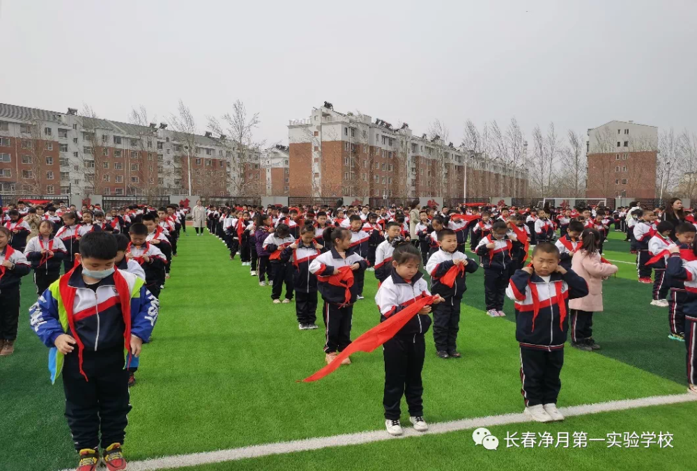 临朐县第一实验小学冬季校服照片【临朐县第一实验小学冬季校服】