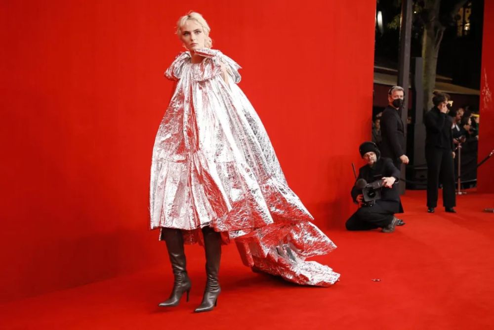 Balenciaga邀请辛普森一家去走秀 把 女魔头 看哭了 腾讯新闻