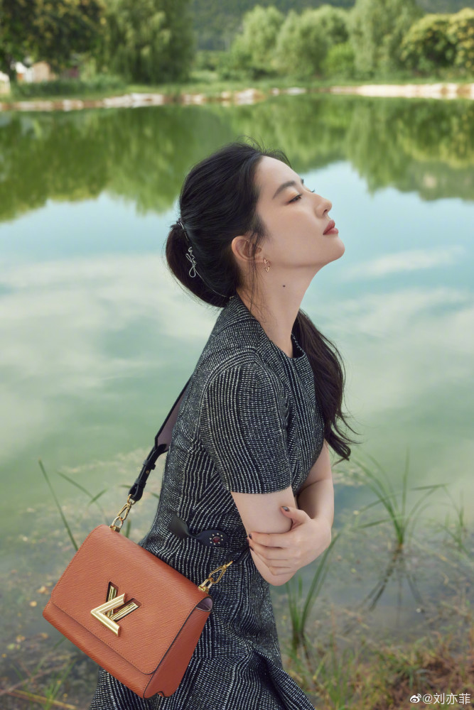 刘亦菲国庆出游美图