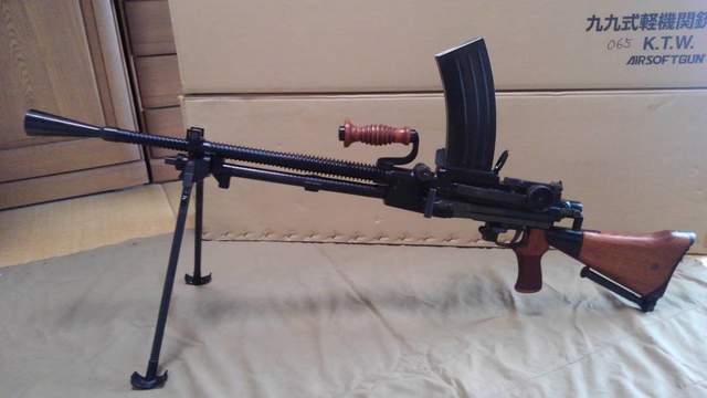 图:截图来自电影预告片,可以看到是日制99式轻机枪