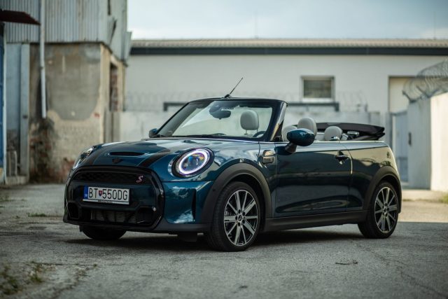 试驾宝马迷你库珀minicoopers任性的敞篷版小车