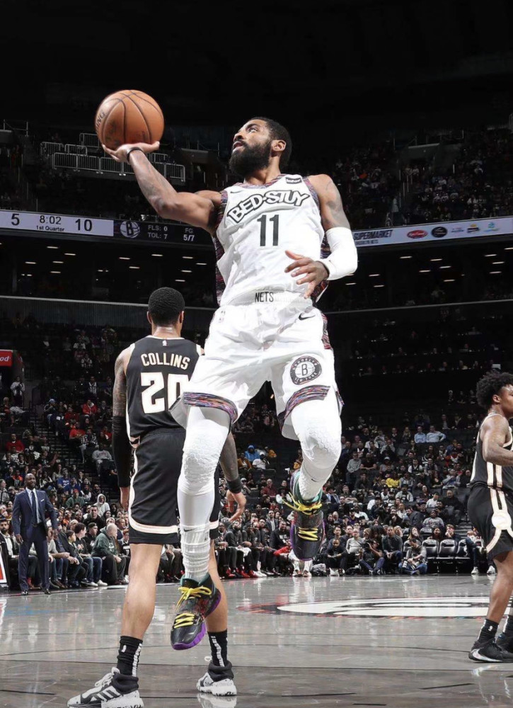 欧文坚持做自己欧文违规摘口罩与球迷互动篮网球迷心碎了