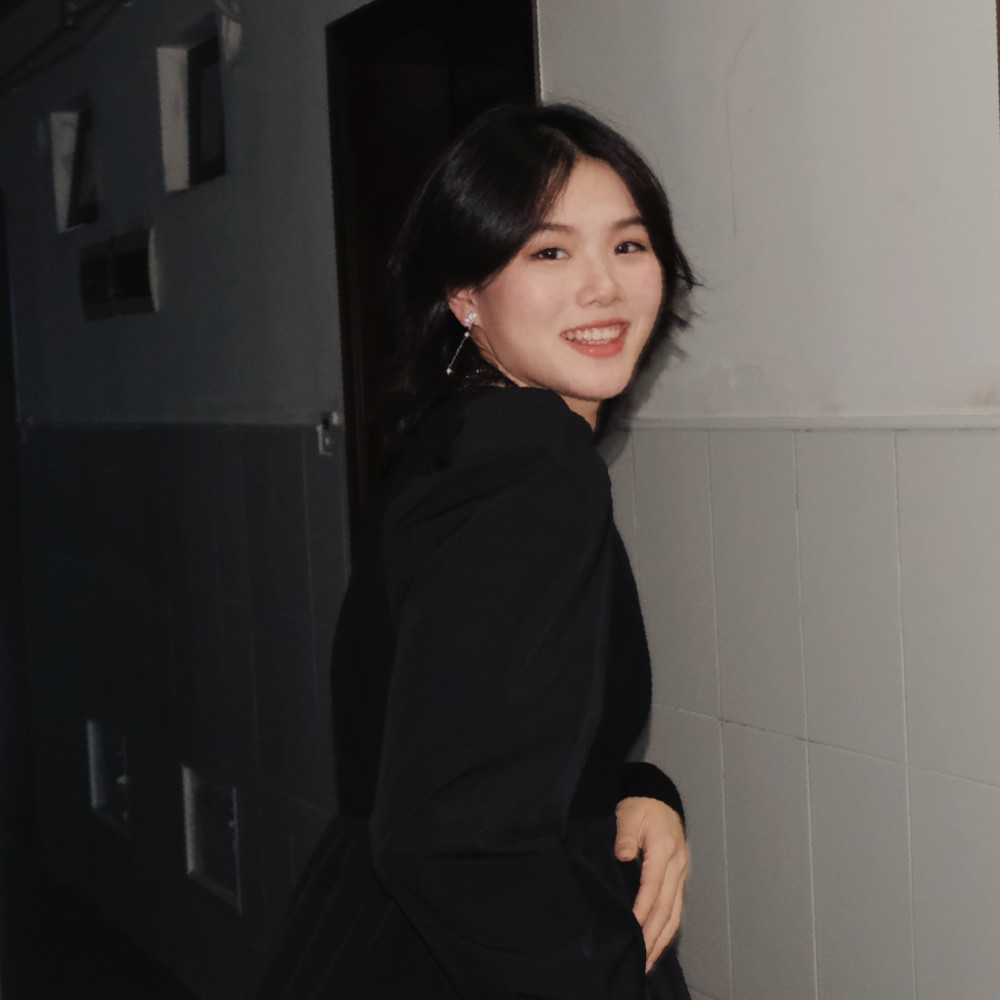 汤慕涵出生于吉林长春,目前就读于深圳大学,是广东游